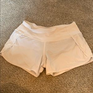 Lululemon white speed up short 2.5”
